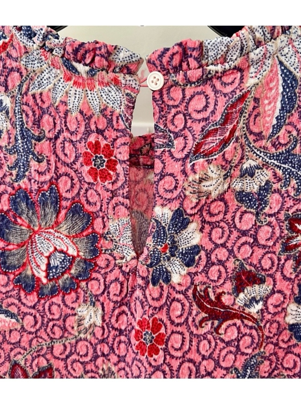 Ann Taylor LOFT Strawberry Pink Ruffled Puff Sleeve Floral Blouse. - Picture 6 of 11